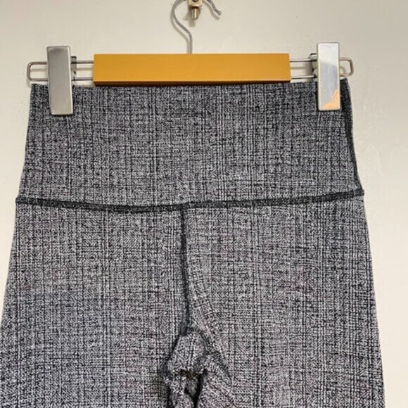 Lululemon Black White Static Print Women's High-Rise Leggings Size 4 - Picture 4 of 10